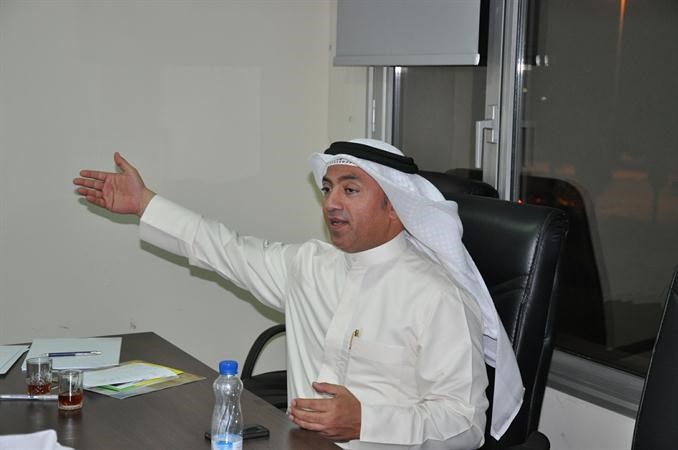 خالد العنزي متحدثا خلال الورشة