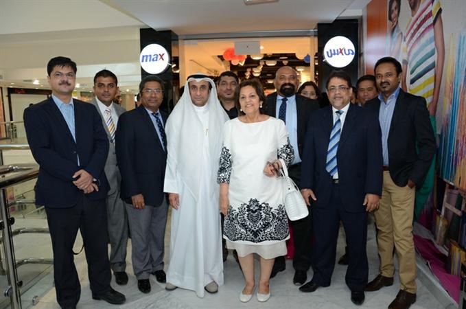 لقطة تذكارية بمناسبة الافتتاح