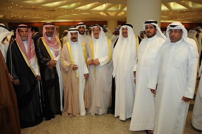 سلطان بن حثلين وعدد من الحضور