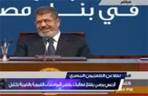 بالفيديو.. كلمة إفتتاحية تثير ضحك الرئيس المصري