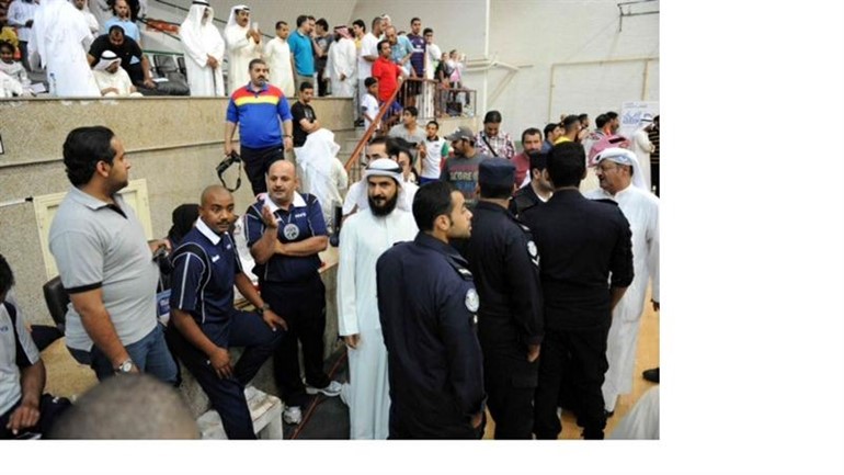 الحكم وضع نفسه في دائرة الشك ويبدو محاطا برجال الامن