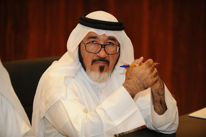 مستشار الادارة العامة الزميل يوسف عبدالرحمن متابعا الديوانية