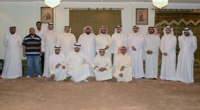 طلبة دلمون خلال المؤتمر الصحافي