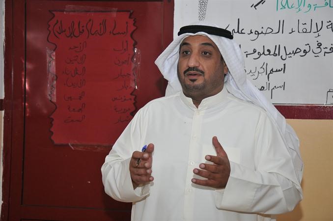 الزميل عادل الشنان خلال المحاضرة محمد خلوصي