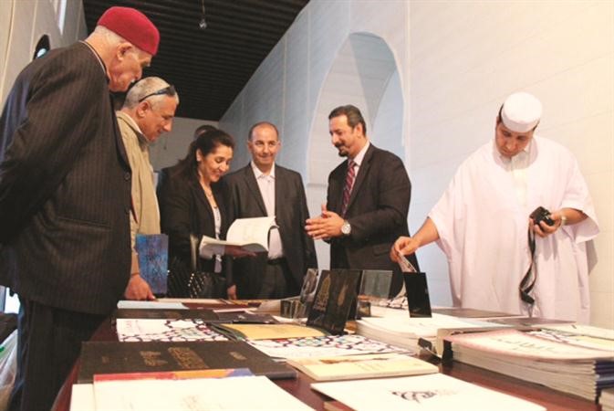 فريد العلي اثناء مشاركته في المهرجان الدولي للخط العربي بالجزائر﻿