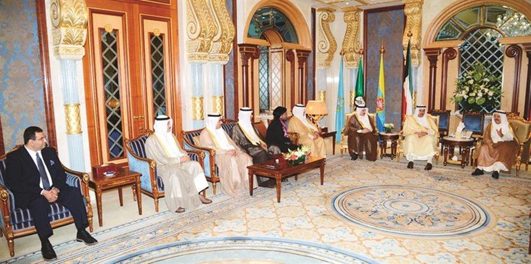  صاحب السمو الامير الشيخ صباح الاحمد مستقبلا الشيخ سلمان الحمود وعددا من قيادات الاعلام والشباب والمجلس الوطني﻿