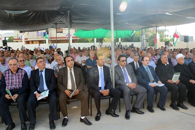 جانب من الحضور اثناء افتتاح المشروع