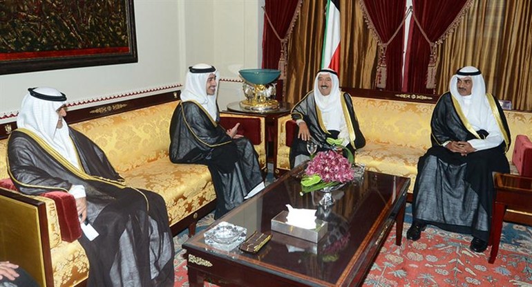صاحب السمو الامير الشيخ صباح الاحمد مستقبلا وزير الخارجية الاماراتي سمو الشيخ عبدالله بن زايد ال نهيان﻿