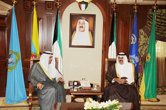 سمو ولي العهد الشيخ نواف الاحمد مستقبلا الشيخ احمد الفهد ﻿