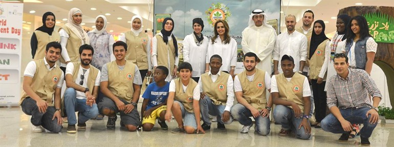 سحر الذربان مع المشاركين في الحملة