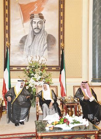 صاحب السمو الامير وسمو ولي العهد وسمو الشيخ سالم العلي خلال الحفل﻿