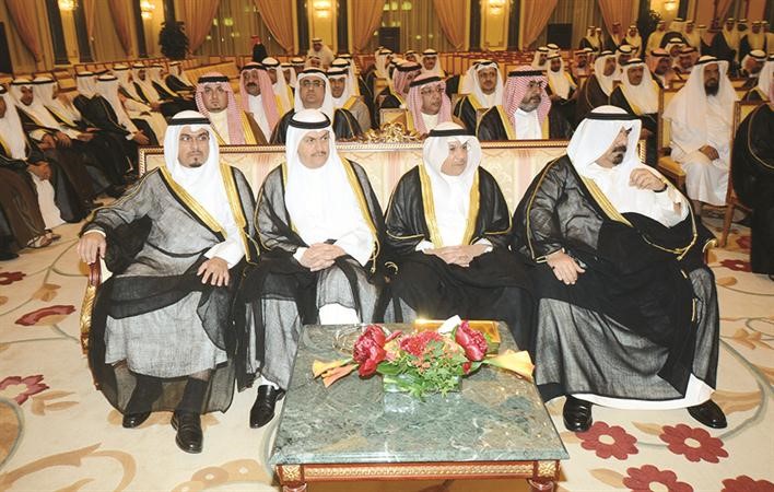 الشيخ احمد الخليفة والفريق الركن خالد الجراح وجانب من الحضور﻿