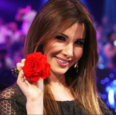 نانسي عجرم تتهم شذى بسرقتها.. ولمن أهدت وردتها الحمراء 