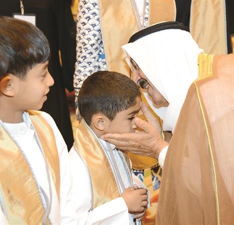 لفتة ابوية لصاحب السمو تجاه احد المتفوقين﻿