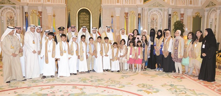 صاحب السمو الامير وسمو ولي العهد يتوسطان المكرمين في الحفل﻿