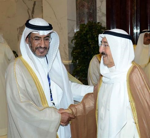 صاحب السمو مصافحا دناجي المطيري﻿