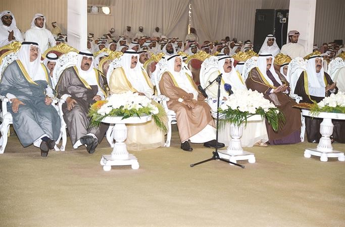 صاحب السمو الامير الشيخ صباح الاحمد يلقي كلمته ويبدو سمو ولي العهد والشيخ فيصل السعود والشيخ مشعل الاحمد وسمو الشيخ ناصر المحمد وسمو رئيس الوزراء الشيخ جابر المبارك والشيخ ناصر صباح الاحمد﻿