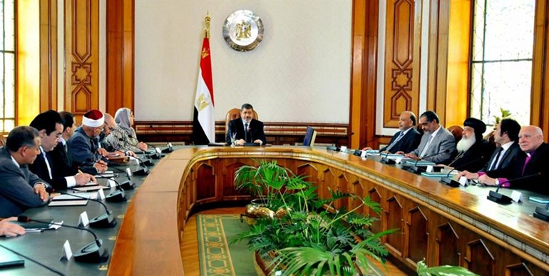 الرئيس مرسي خلال اللقاء الذي اثار جدلا واسعا في الداخل والخارج اپ 