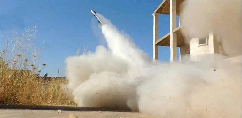 صورة وزعتها صفحة الثورة السورية لصاروخ اطلقه الجيش الحر على قرية الفوعة مركز الشبيحة في محافظة ادلب 