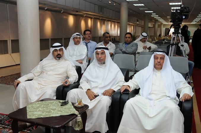 دعبدالله المهنا واعضاء هيئة التدريس