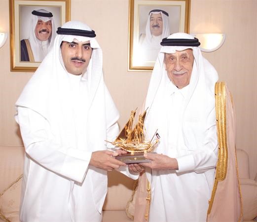 الشيخ ثامر جابر الاحمد مكرما الشيخ جميل الحجيلان