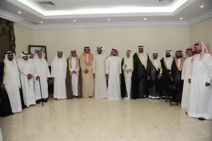 راشد بن مرعي يتوسط بن جامع وبن جشعم ومعشي الذيب وبن عجران وخالد بن نبهان وعددا من الحضور﻿
