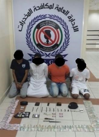 التشكيل الرباعي بعد القبض عليهم﻿
