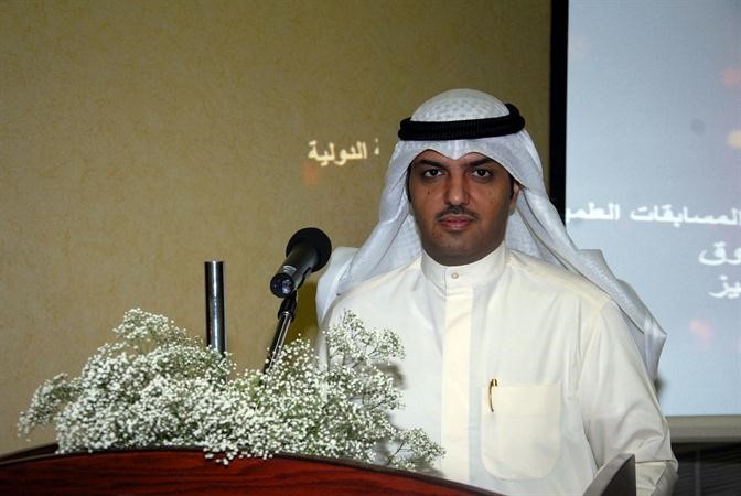 منصور الديحاني متحدثا للحضور