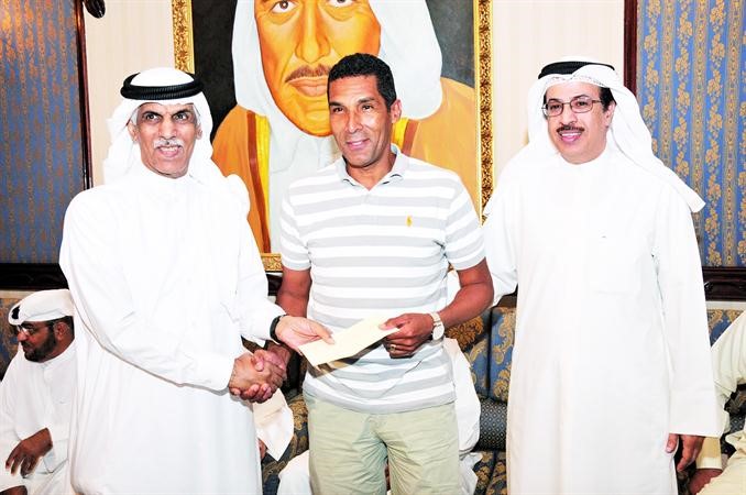 مدرب الجهراء البرازيلي جانسنيز داسيلفا يتسلم مكافاته