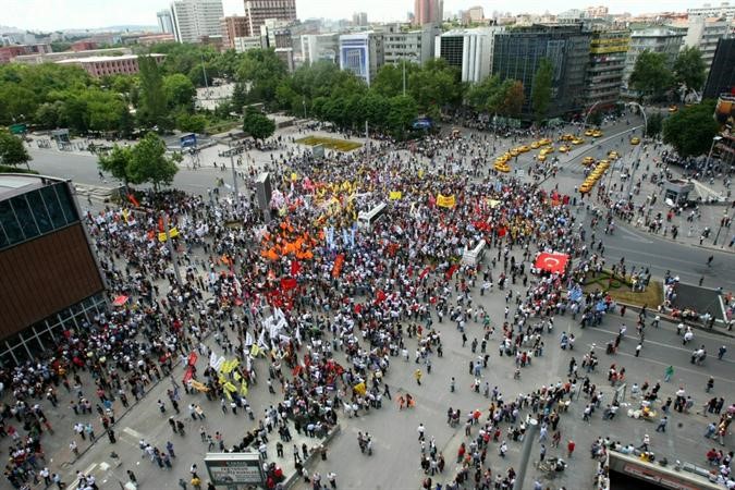 محتجون يواصلون تظاهراتهم ضد اردوغان لليوم السادس امس	 افب