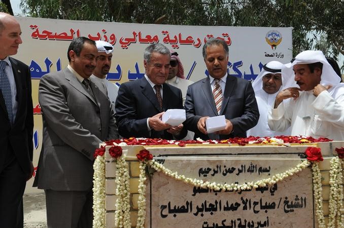 دمحمد الهيفي يضع حجر الاساس