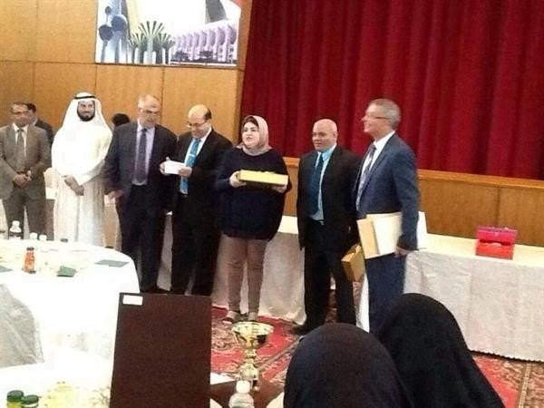 الموجهة الاولى للغة الانجليزية هدى العمار وعدد من موجهي المادة خلال تكريمهم