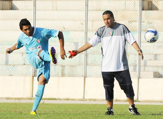 مواجهة المجر مع الازرق الاخيرة للمدرب عبدالعزيز حمادة كمساعد لغوران الازرقكوم