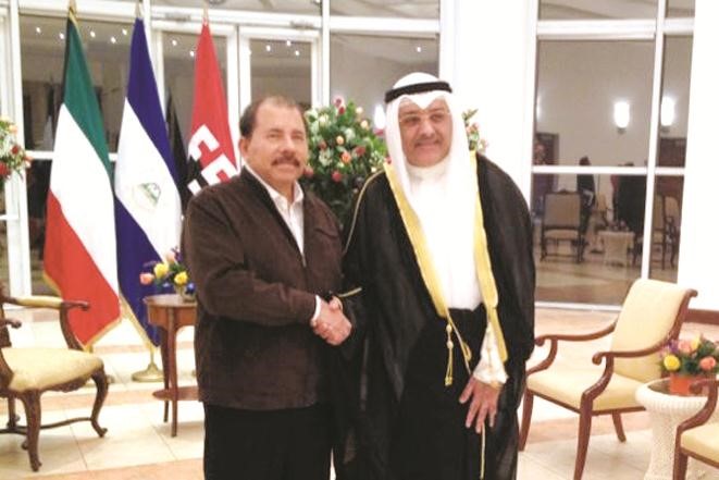 السفير سميح جوهر حيات اثناء تقديم اوراق اعتماده الى رئيس نيكاراغوا ﻿