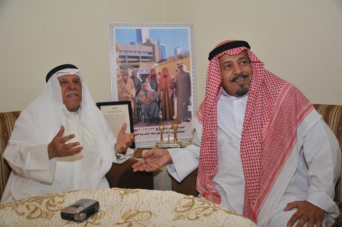 سليمان العبيد متحدثا الى الزميل منصور الهاجري﻿
