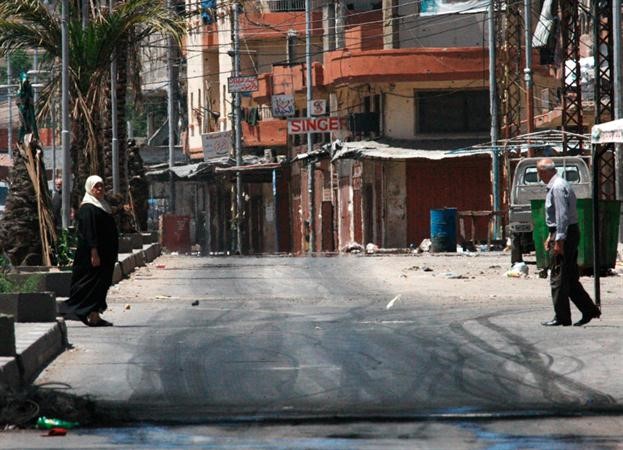 شوارع طرابلس خالية من المارةوالمحال مغلقة بعد الاشتباكات العنيفة التي شهدتها المدينة 	محمود الطويل ﻿