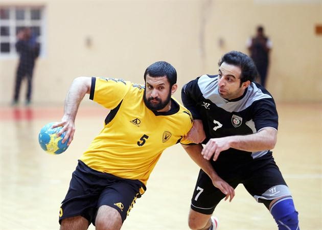 صالح الجيماز وحسين صيوان من منهما يحتضن الكاس﻿