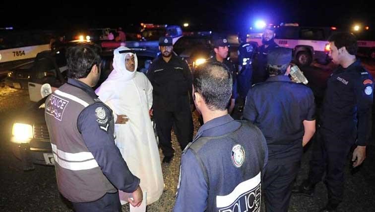 حملة «الأرتال» مجدداً تكشف عن أسلحة بيضاء وخمور مع المستعرضين والطراح : حملات الجهراء الأمنية أسفرت عن ضبط 3725 مخالفاً 