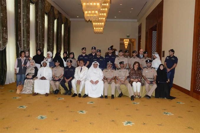 صورة جماعية للمشاركين في الدورة مع العميد السعدون﻿