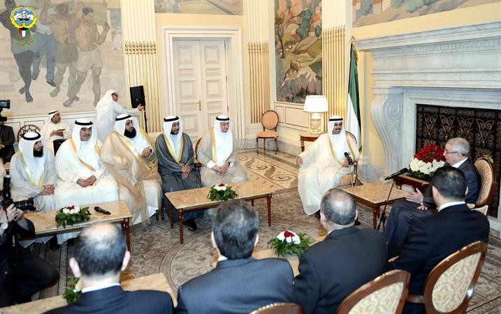 الرئيس الراشد والوفد المرافق مع رئيس الحكومة الجزائري عبدالمالك سلال