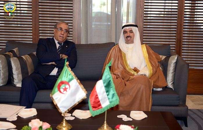 الراشد خلال زيارته الى الجزائر