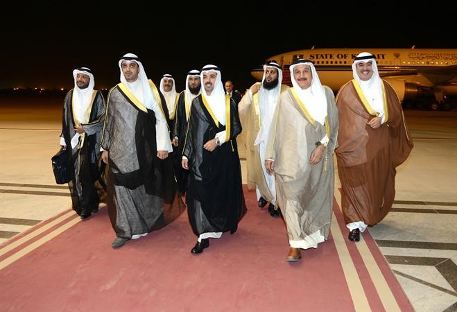 الرئيس الراشد والوفد المرافق مع الشيخ محمد العبدالله
