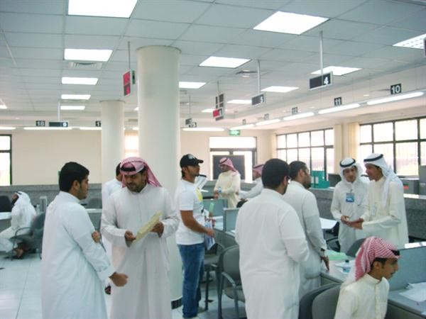 جانب من عملية التسجيل في وقت سابق