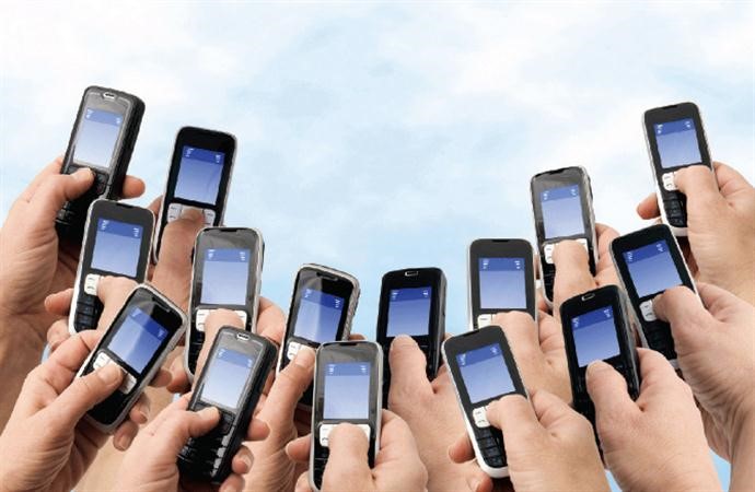 وسائل الاتصال الحديثة.. تهدد «كيان الاسرة» 