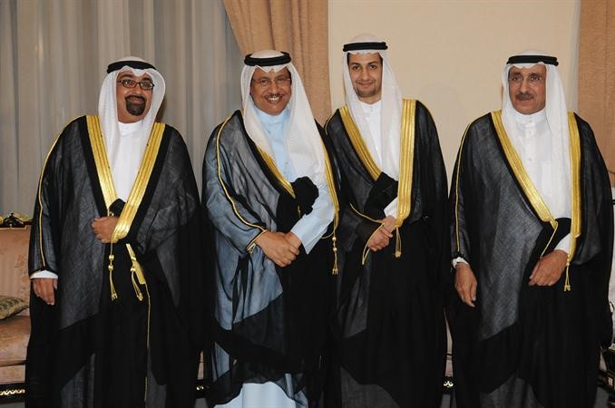 سمو الشيخ جابر المبارك يقدم التهاني قاسم باشا