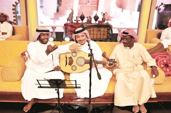  الملا وخواجة وجمعة اثناء تصوير الجلسة ﻿