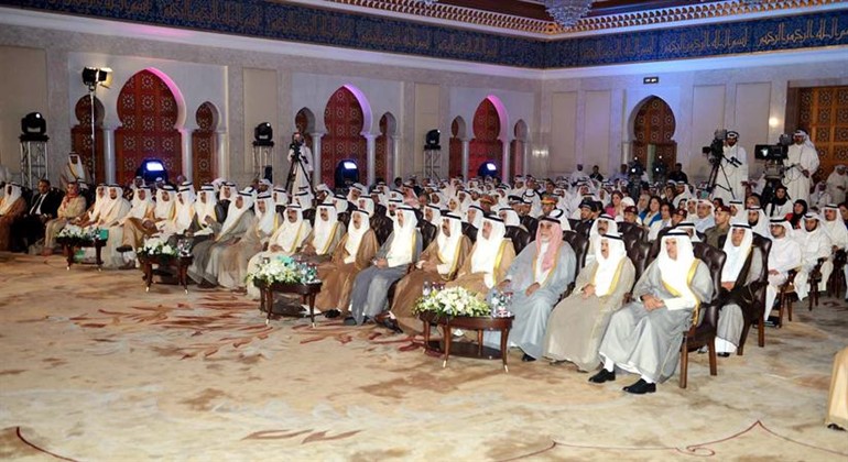 صاحب السمو متوسطا الحضور خلال افتتاح اعمال المؤتمر الوطني للتشريعات الالكترونية
