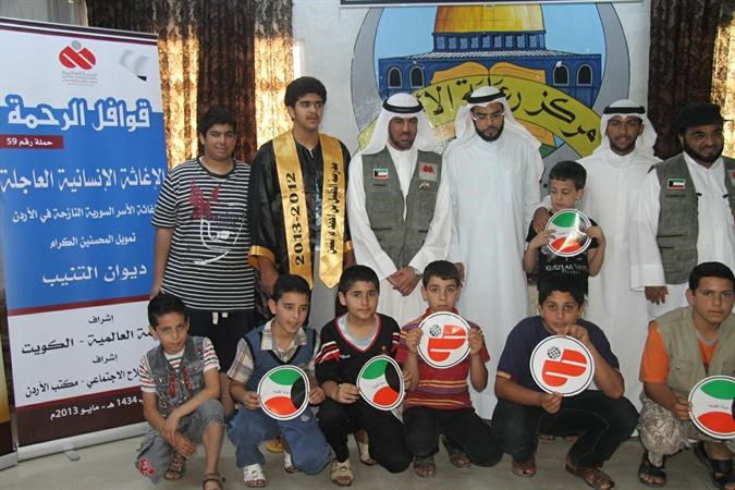 جانب من تقديم المساعدات من جمعية الرحمة العالمية