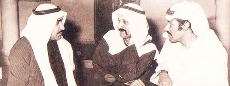 صورة ارشيفية للراحل سليمان الفهد متوسطا الشاعر بدر بورسلي والفنان الكبير شادي الخليج﻿