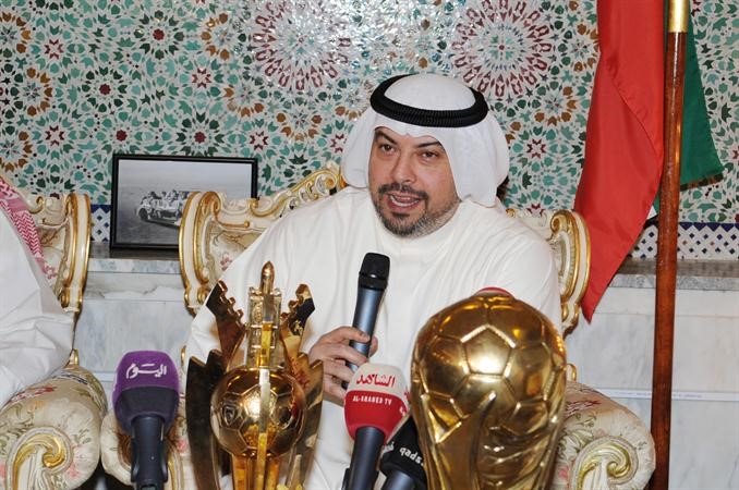 رئيس اتحاد الكرة الشيخ دطلال الفهد يتحدث في الحفل 